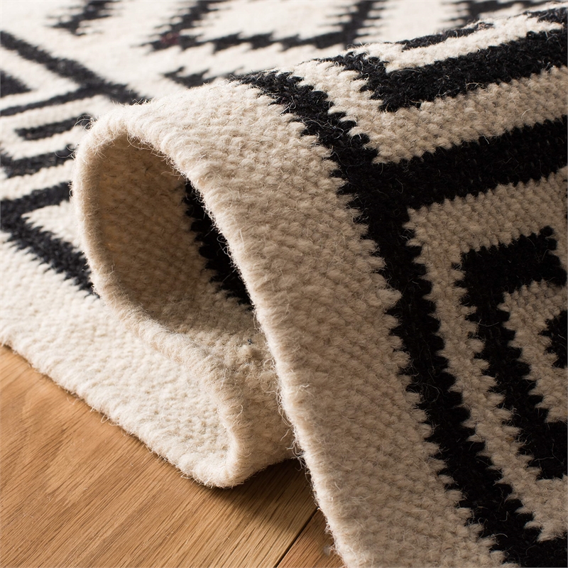 Safavieh Dhurries Ivory Contemporary Rug - 6' x 9'