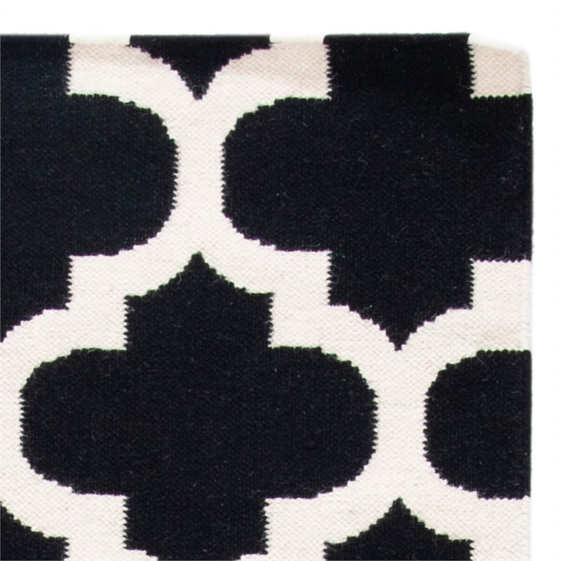 Safavieh Dhurries Black Contemporary Rug - 4' x 6'