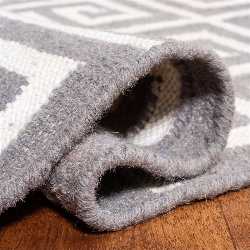 Safavieh Dhurries Grey Contemporary Rug - 2'6