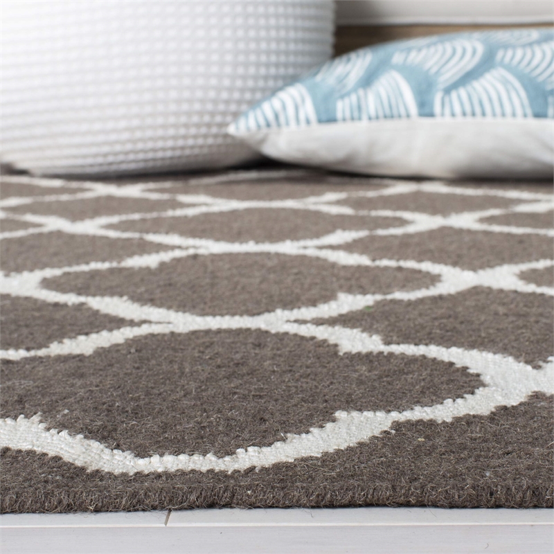 Safavieh Dhurries Brown Contemporary Rug - 3' x 5'