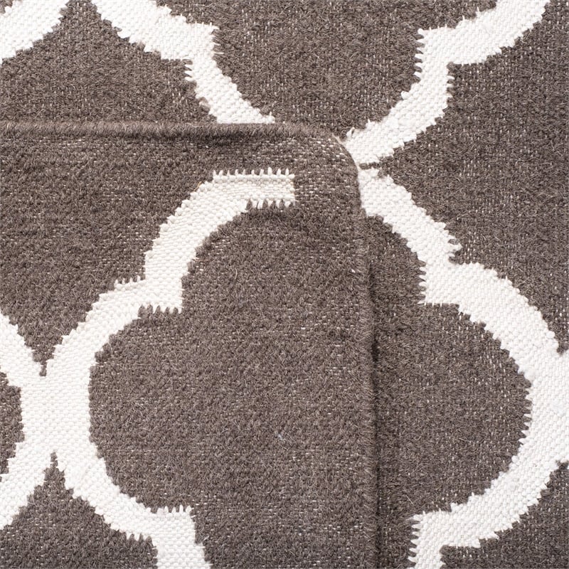 Safavieh Dhurries Brown Contemporary Rug - 4' x 6'