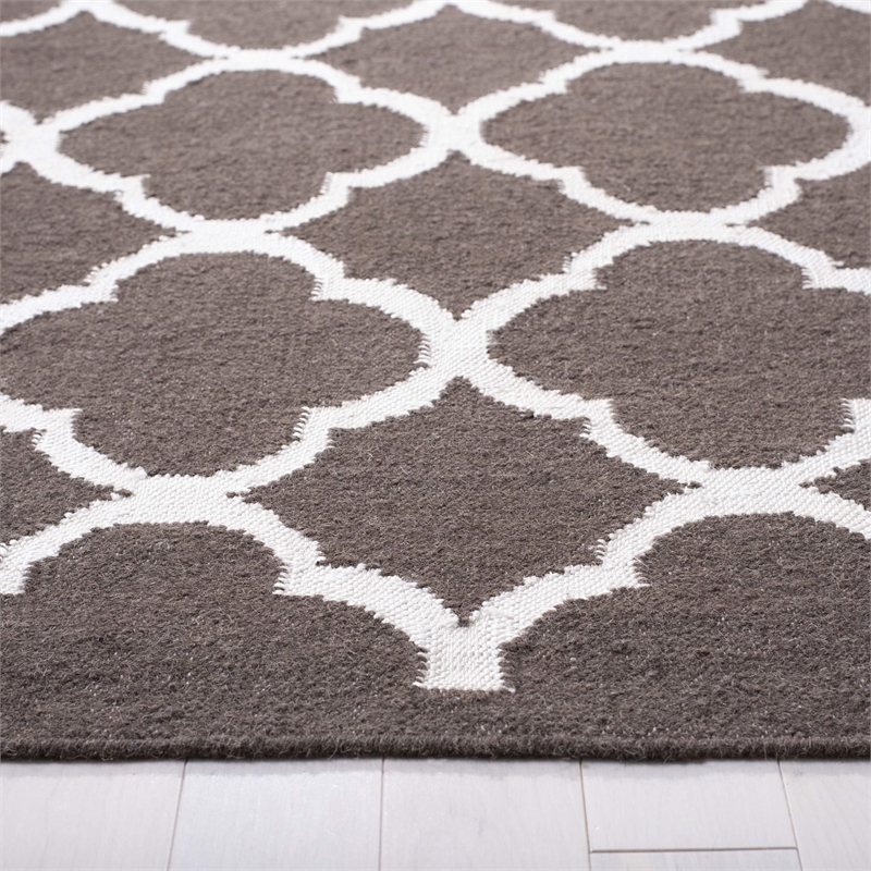 Safavieh Dhurries Brown Contemporary Rug - 4' x 6'