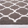 Safavieh Dhurries Brown Contemporary Rug - 4' x 6'