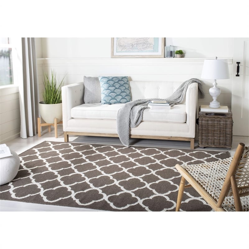 Safavieh Dhurries Brown Contemporary Rug - 4' x 6'