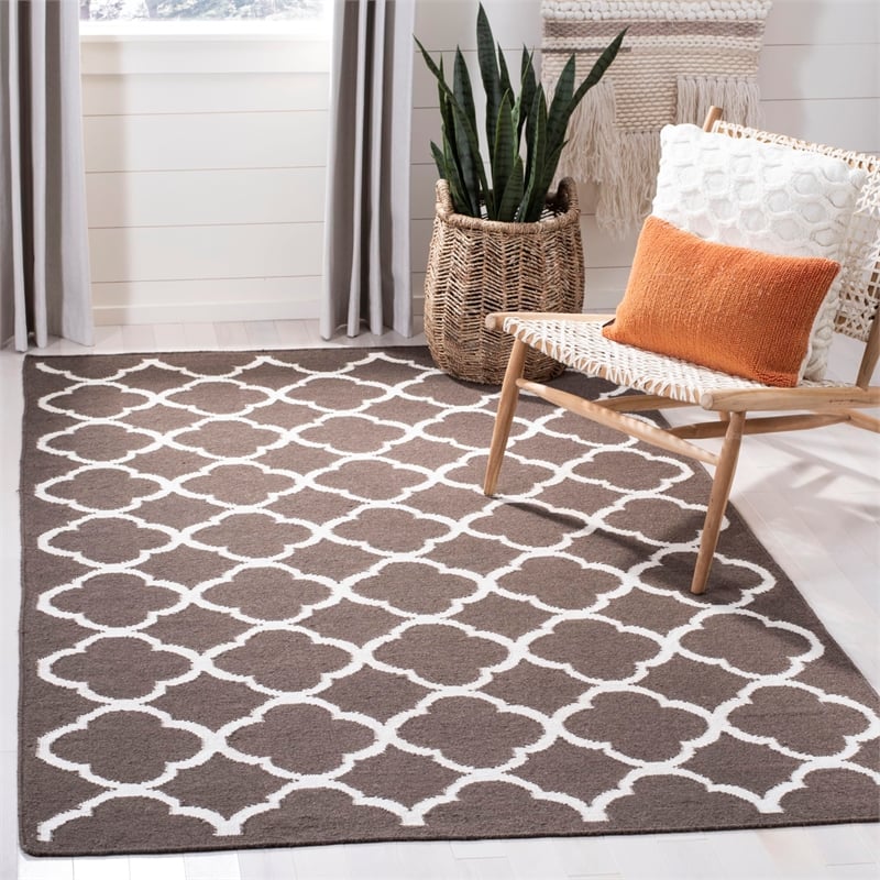 Safavieh Dhurries Brown Contemporary Rug - 6' x 9'