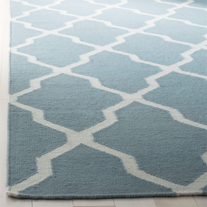 Safavieh Dhurries Light Blue Contemporary Rug - 5' x 8'