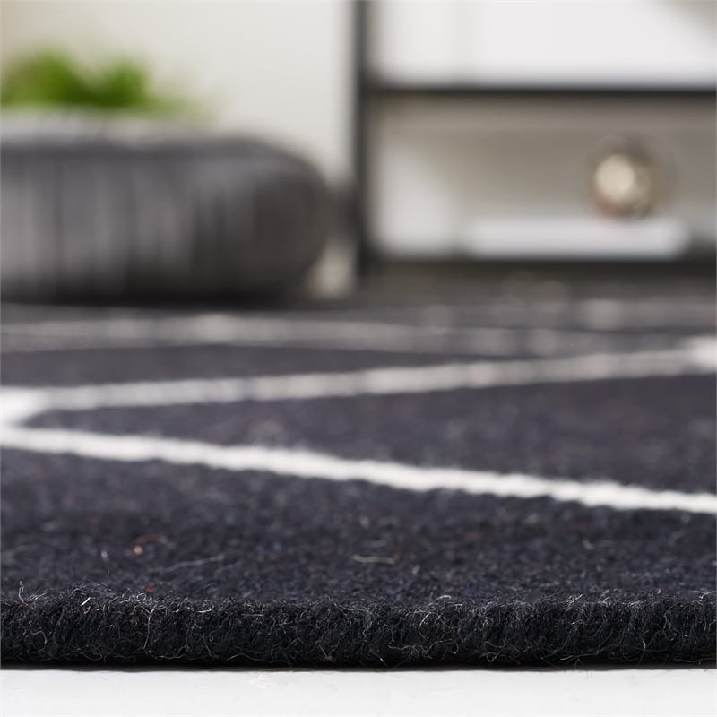 Safavieh Dhurries Black Contemporary Rug - 4' x 6'