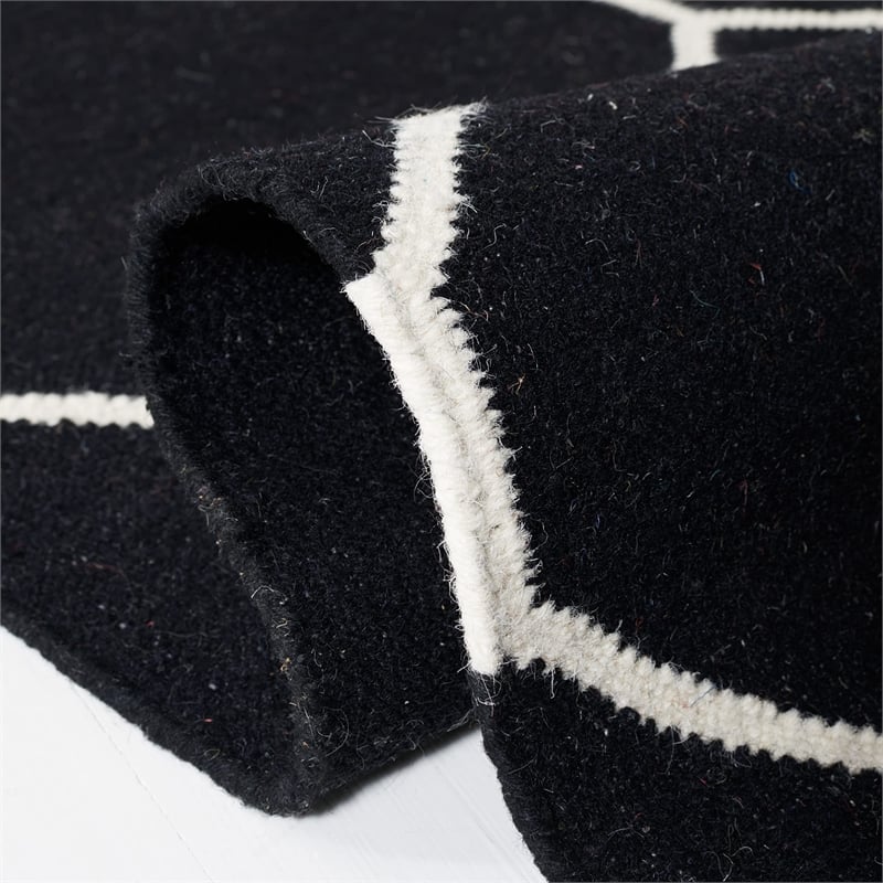 Safavieh Dhurries Black Contemporary Rug - 5' x 8'
