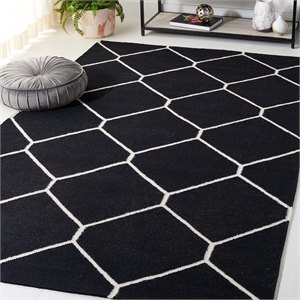 Safavieh Dhurries Black Contemporary Rug - 6' x 9'