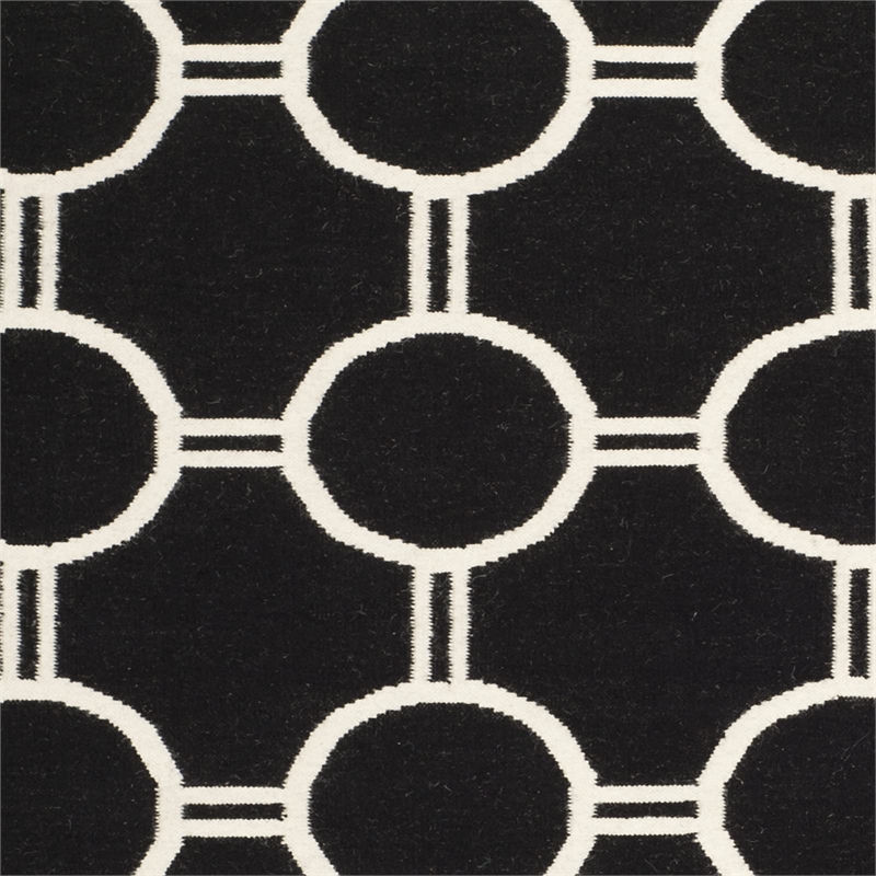 Safavieh Dhurries Black Contemporary Rug - 4' x 6'