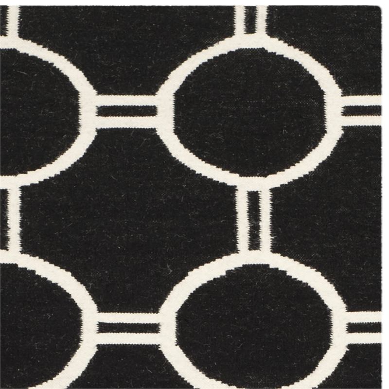 Safavieh Dhurries Black Contemporary Rug - 4' x 6'