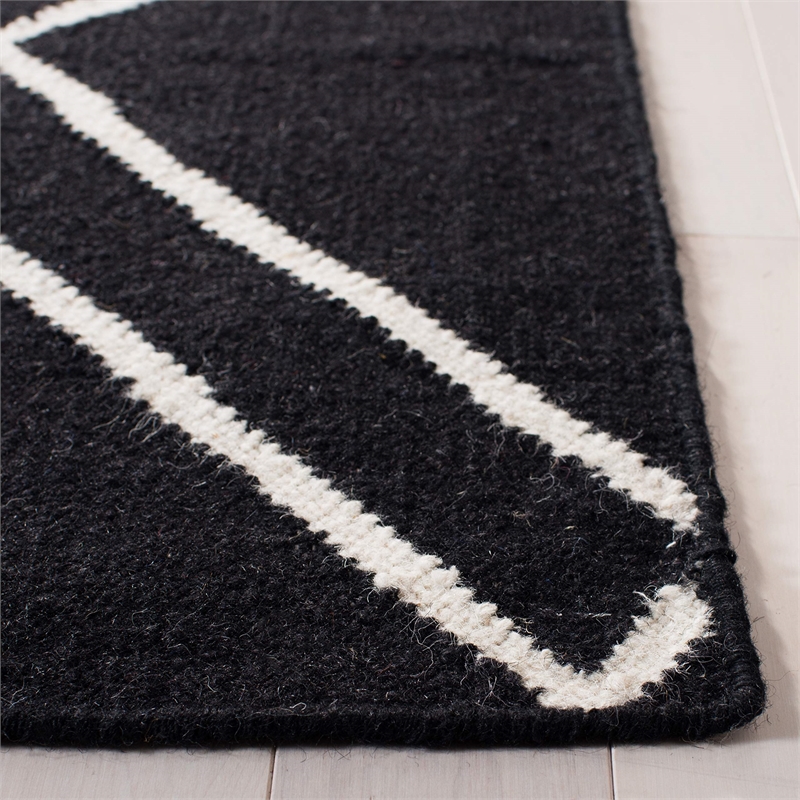 Safavieh Dhurries Black Contemporary Rug - 6' x 9'