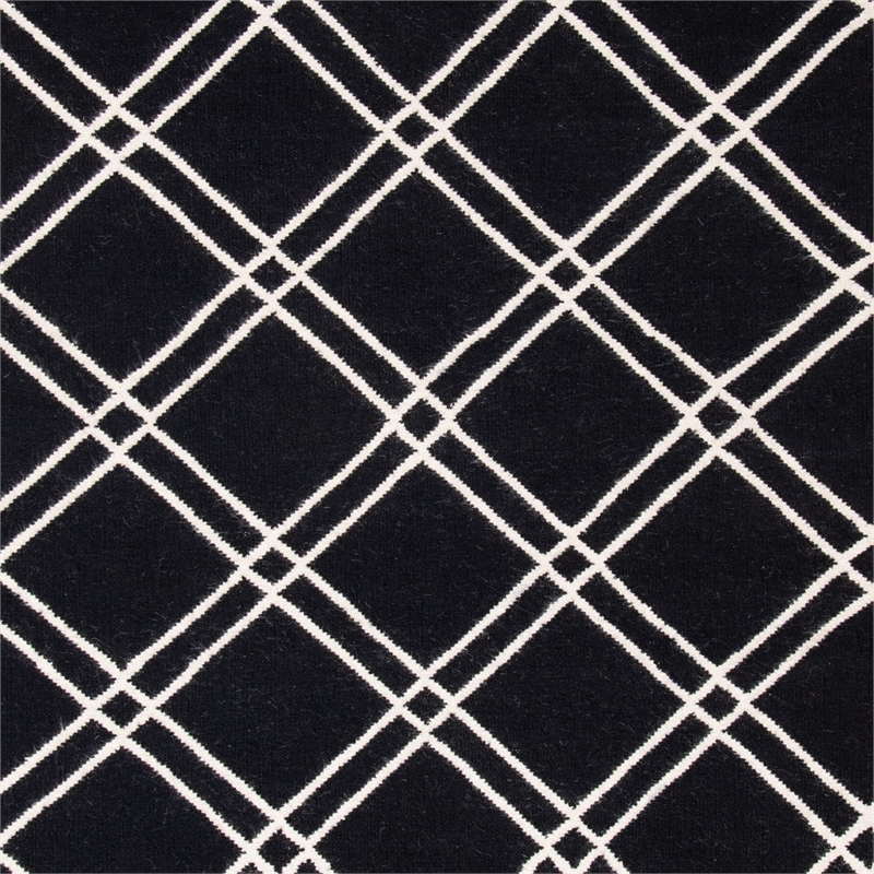 Safavieh Dhurries Black Contemporary Rug - 6' x 9'