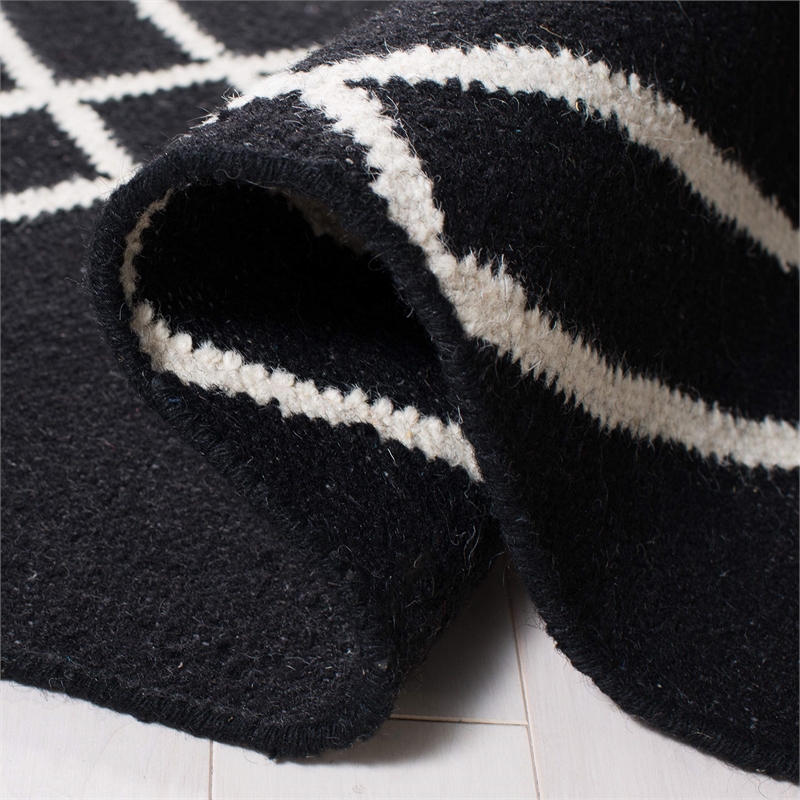 Safavieh Dhurries Black Contemporary Rug - Runner 2'6