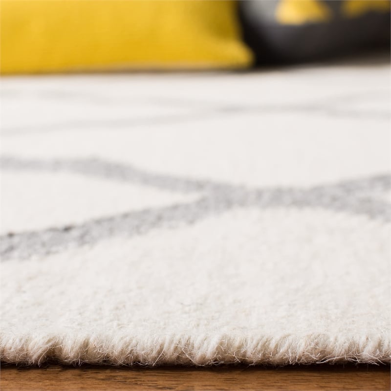 Safavieh Dhurries Ivory Contemporary Rug - 5' x 8'