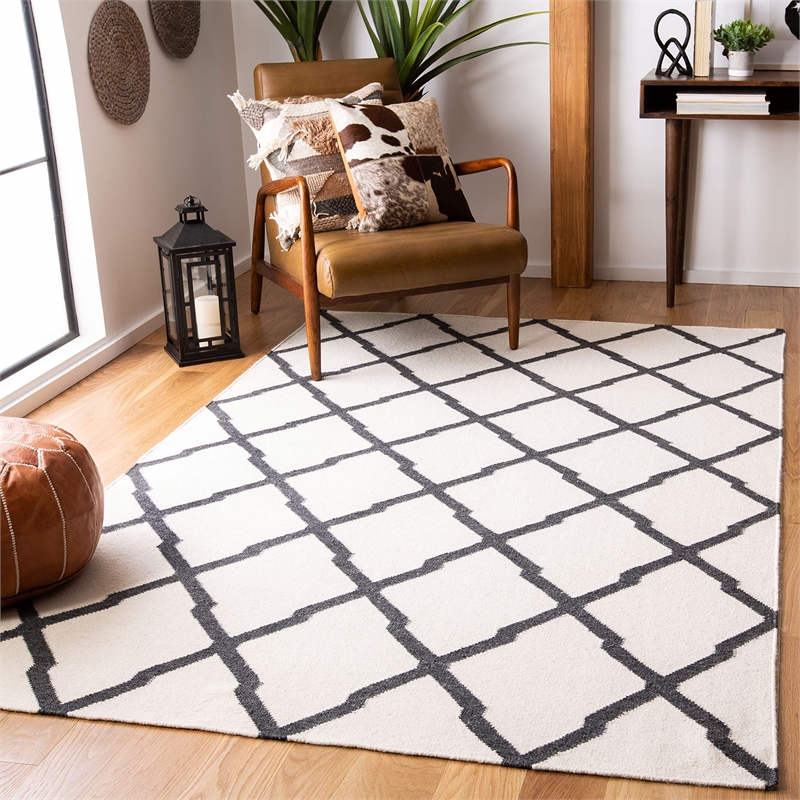 Safavieh Dhurries Ivory Contemporary Rug - 5' x 8'