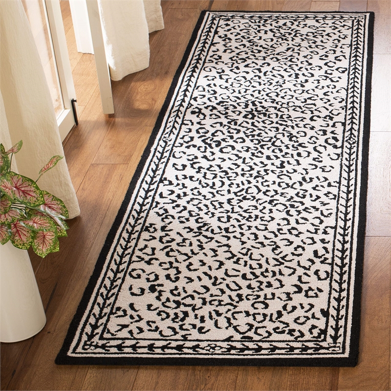 Safavieh Chelsea Black Transitional Rug - Runner 2'6