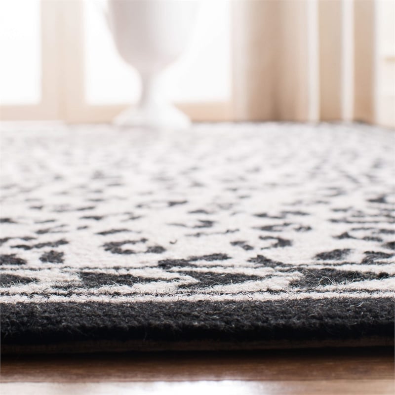 Safavieh Chelsea Black Transitional Rug - Runner 2'6