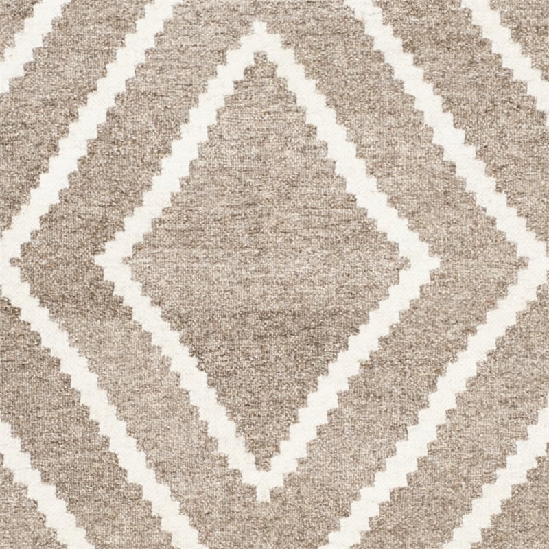 Safavieh Kilim Ivory Contemporary Rug - 5' x 8'
