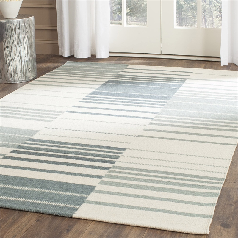 Safavieh Kilim Blue Contemporary Rug - 4' x 6'