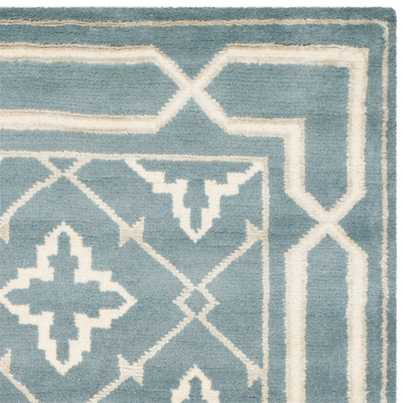 Safavieh Mosaic Blue Traditional Rug - 4' x 6'