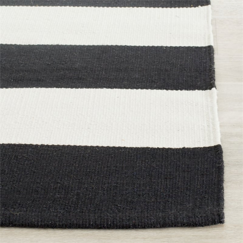 Safavieh Montauk Black Contemporary Rug - Runner 2'3