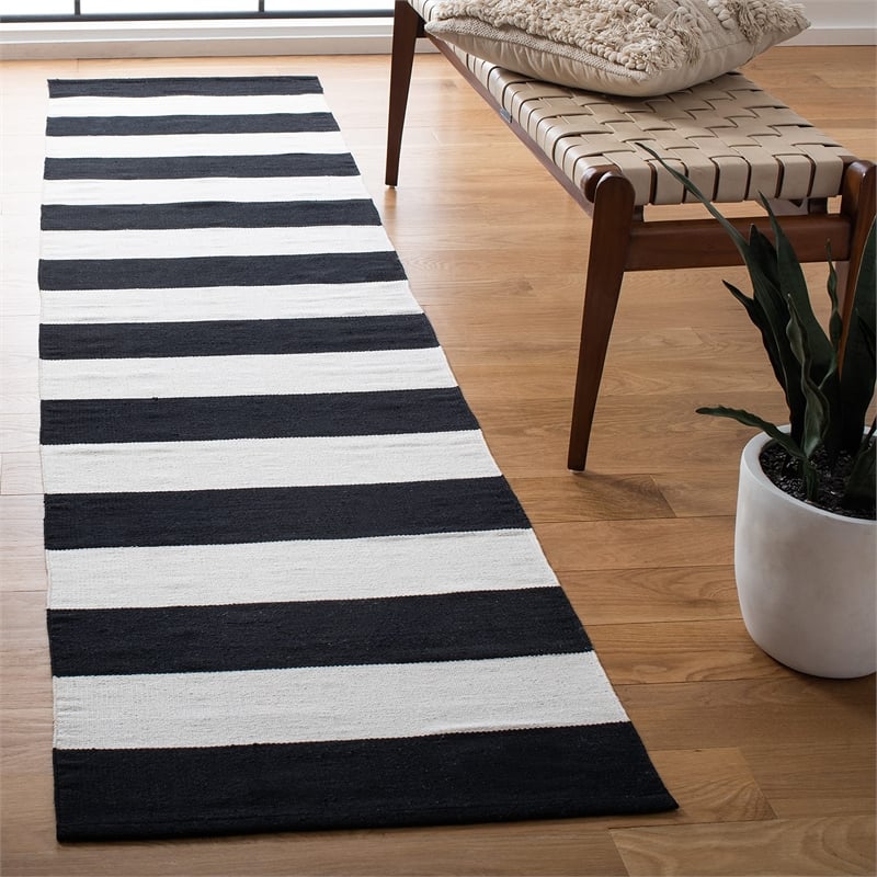 Safavieh Montauk Black Contemporary Rug - Runner 2'3