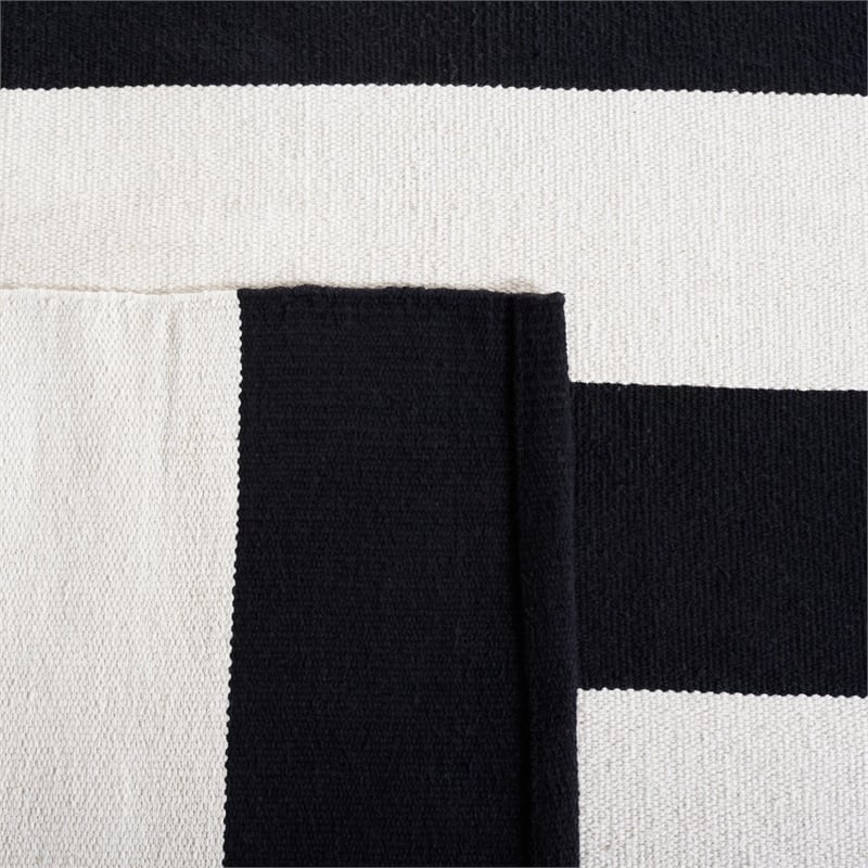 Safavieh Montauk Black Contemporary Rug - Runner 2'6