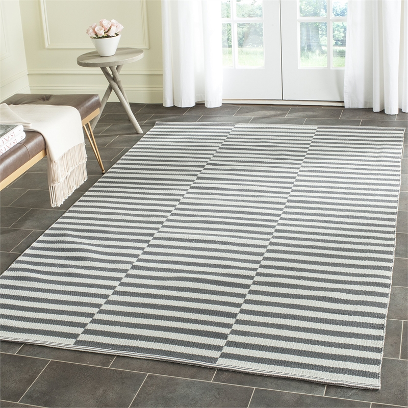Safavieh Montauk Ivory Contemporary Rug - 5' x 7'