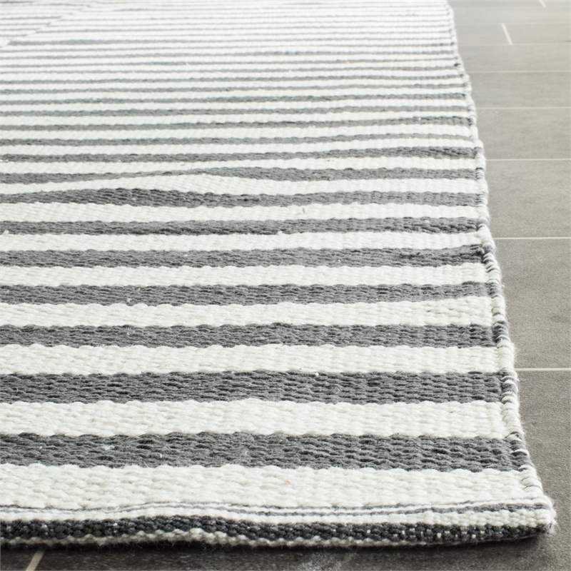 Safavieh Montauk Ivory Contemporary Rug - 5' x 7'