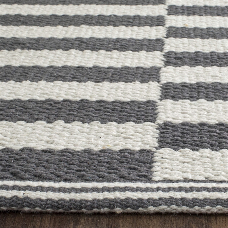Safavieh Montauk Ivory Contemporary Rug - 8' x 10'