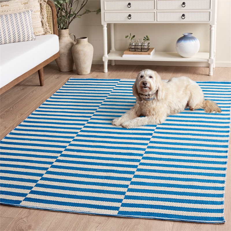 Safavieh Montauk Ivory Contemporary Rug - 5' x 7'