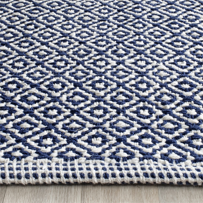 Safavieh Montauk Ivory Contemporary Rug - Runner 2'3