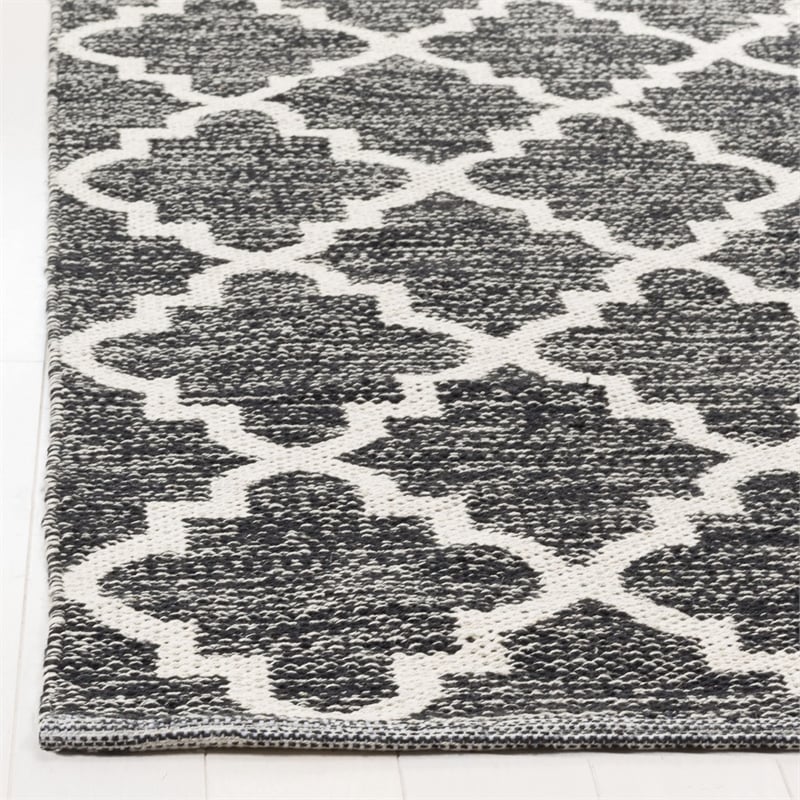 Safavieh Montauk Black Contemporary Rug - 4' x 6'