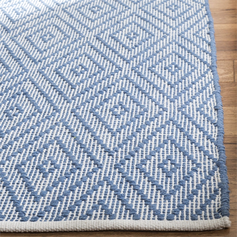 Safavieh Montauk Blue Contemporary Rug - 4' x 6'