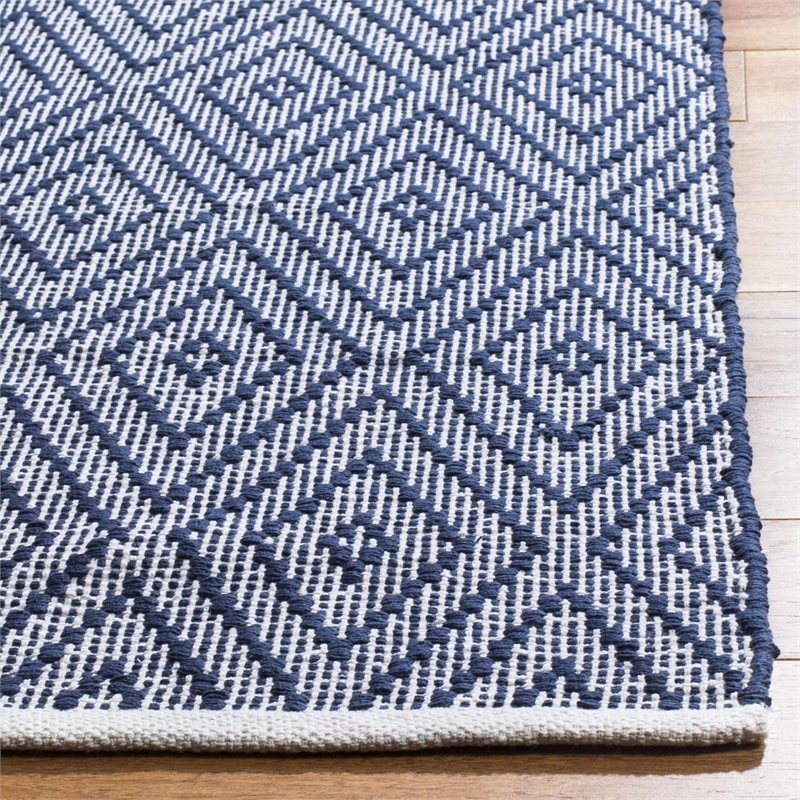 Safavieh Montauk Navy Contemporary Rug - 4' x 6'