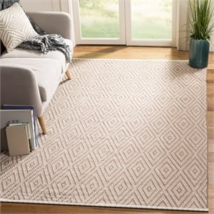 Safavieh Montauk Beige Contemporary Rug - 4' x 6'