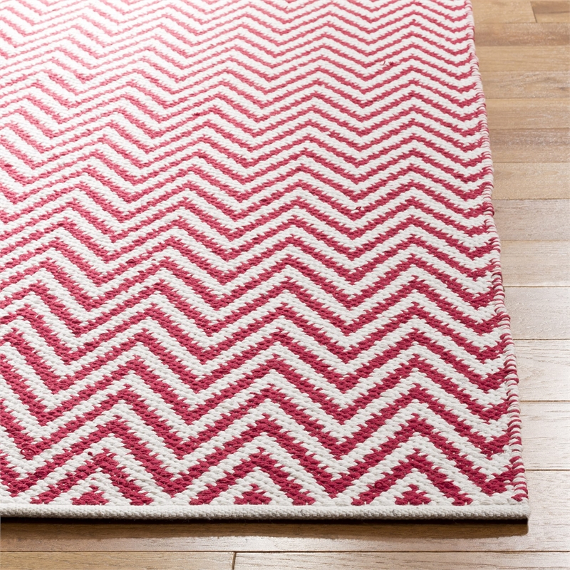 Safavieh Montauk Red Contemporary Rug - 4' x 6'