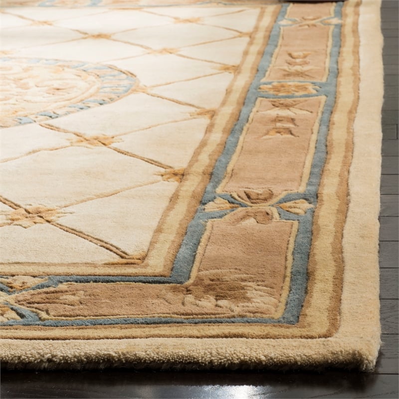 Safavieh Naples 4' X 6' Wool Hand Tufted Rug in Ivory / Caramel