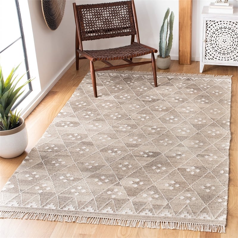 Safavieh Kilim Hand Woven Rug 10' x 14' in Natural and Ivory