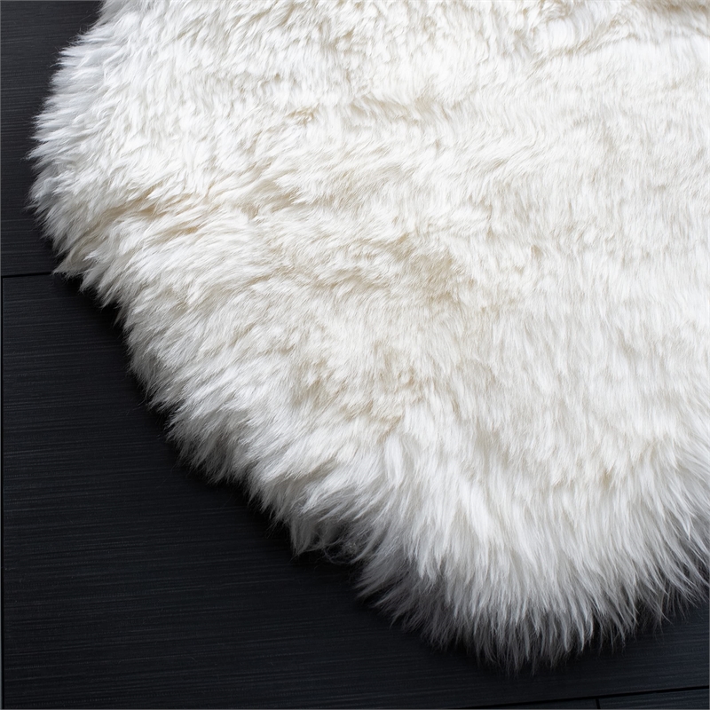 Safavieh Sheepskin Shag White Shag Rug - Novelty 2' x 4'
