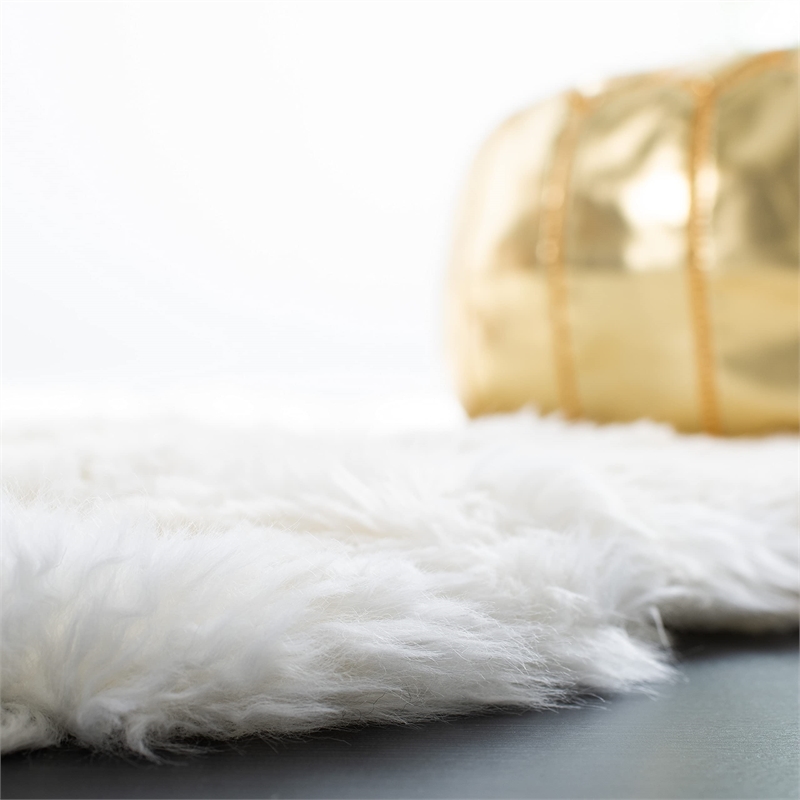 Safavieh Sheepskin Shag White Shag Rug - Novelty 2' x 4'