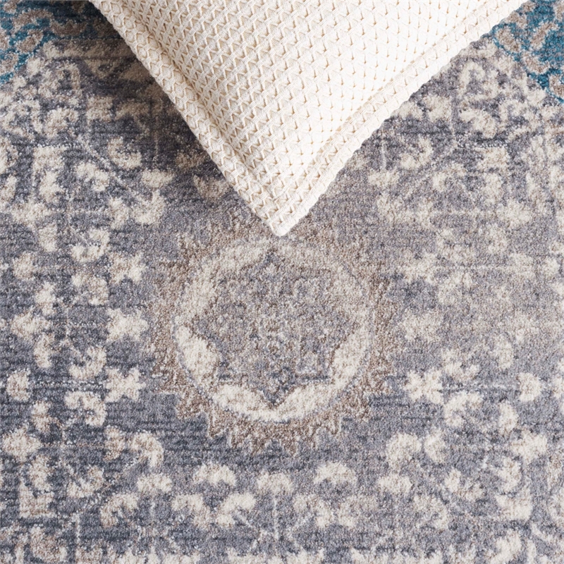 Safavieh Sofia Light Grey Traditional Rug - 6'7