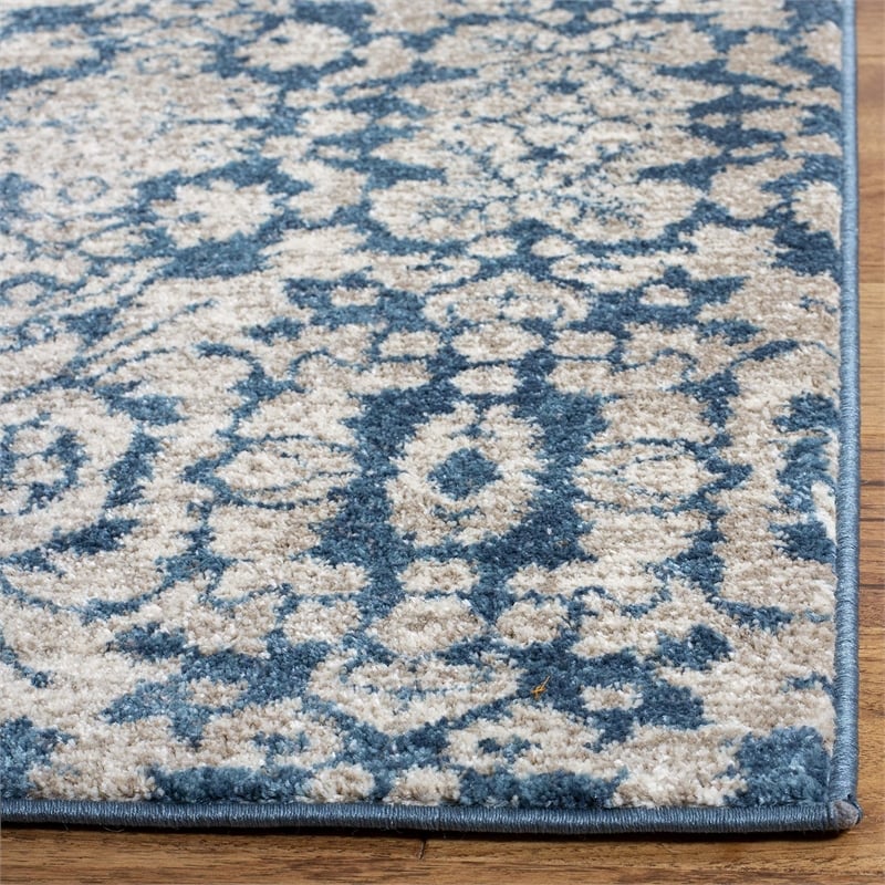 Safavieh Sofia Blue Traditional Rug - 4' x 5'7