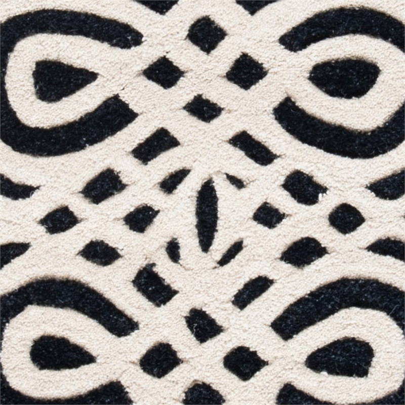 Safavieh Soho  Black Contemporary Rug - 5' x 8'