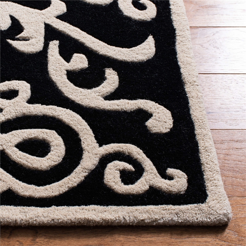 Safavieh Soho  Black Contemporary Rug - 7'6