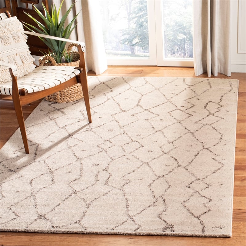 Safavieh Tunisia 4' X 6' Power Loomed Rug in Ivory/Brown