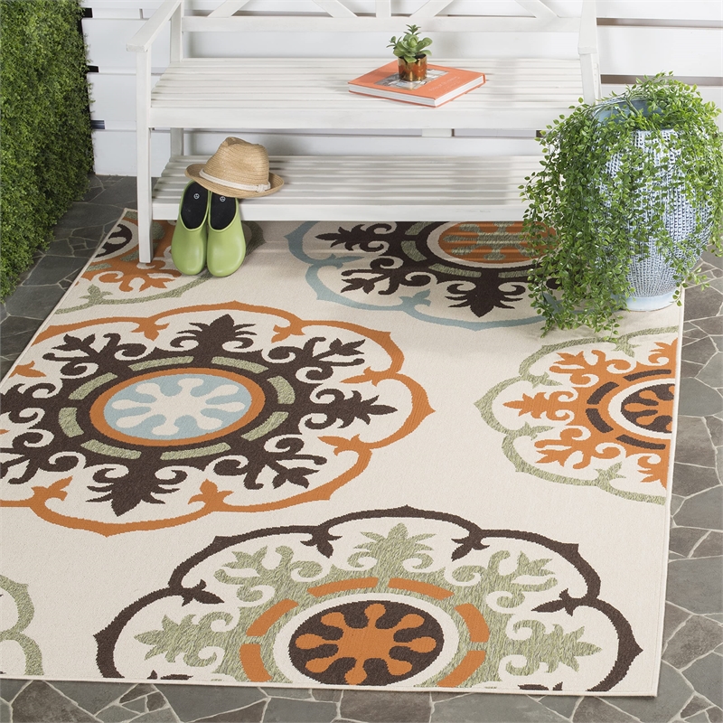 Safavieh Veranda Cream Indoor Outdoor Rug - 4' x 5'7