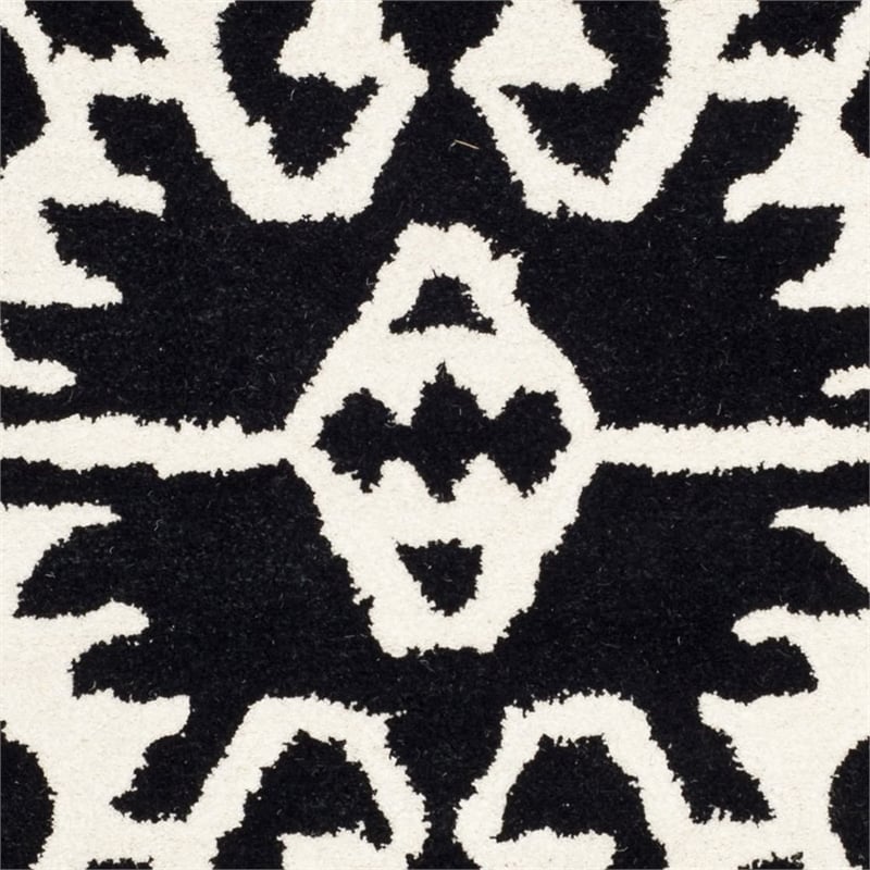 Safavieh Wyndham Black Contemporary Rug - 5' x 8'