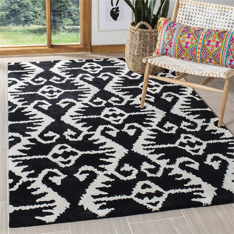 Safavieh Wyndham Black Contemporary Rug - Square 5'